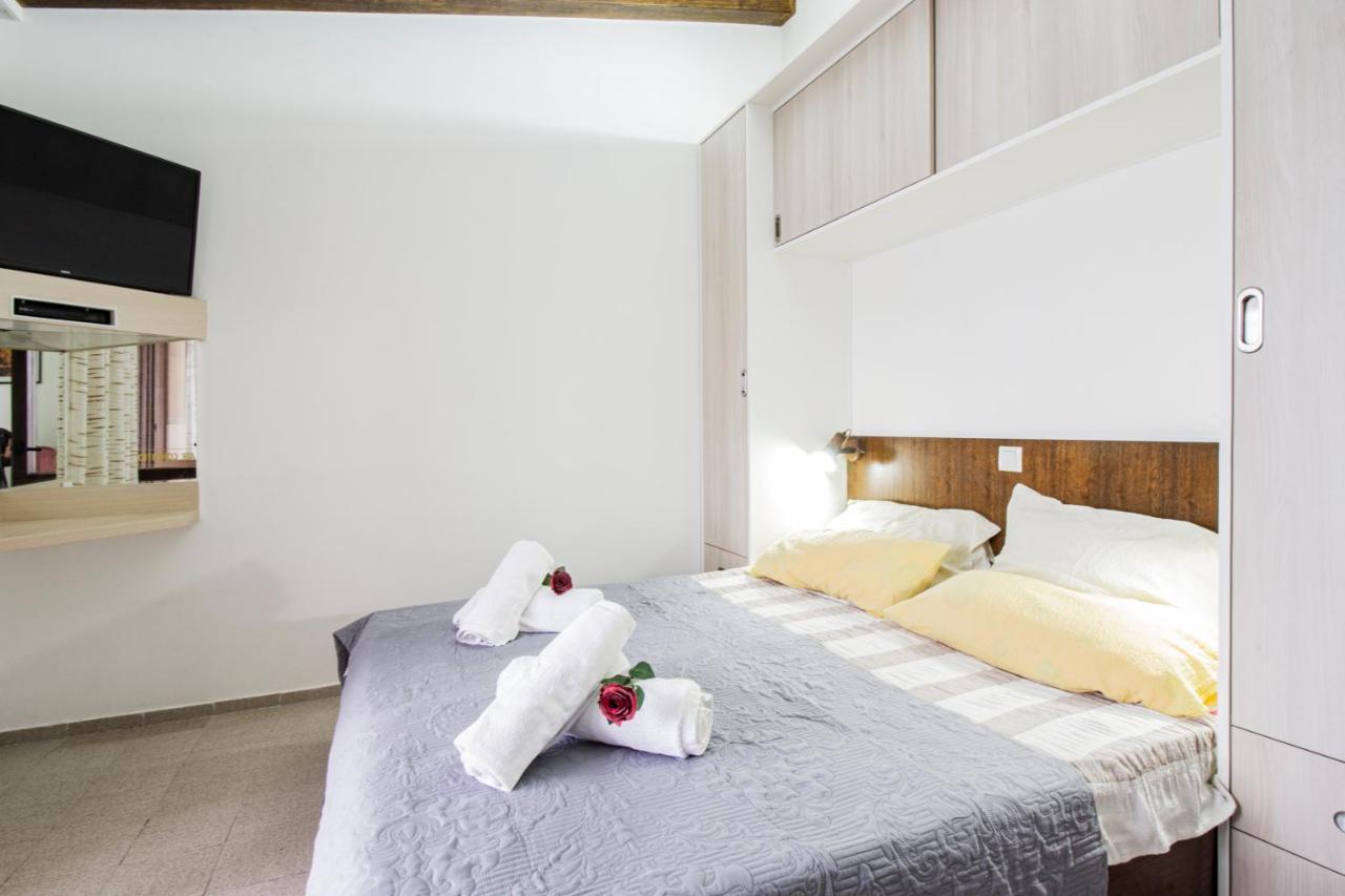 Apartments Galapagus privat beach&boat dock Metajna Extérieur photo