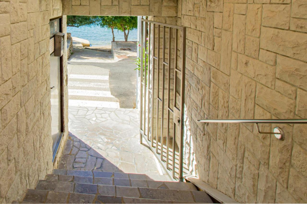 Apartments Galapagus privat beach&boat dock Metajna Extérieur photo