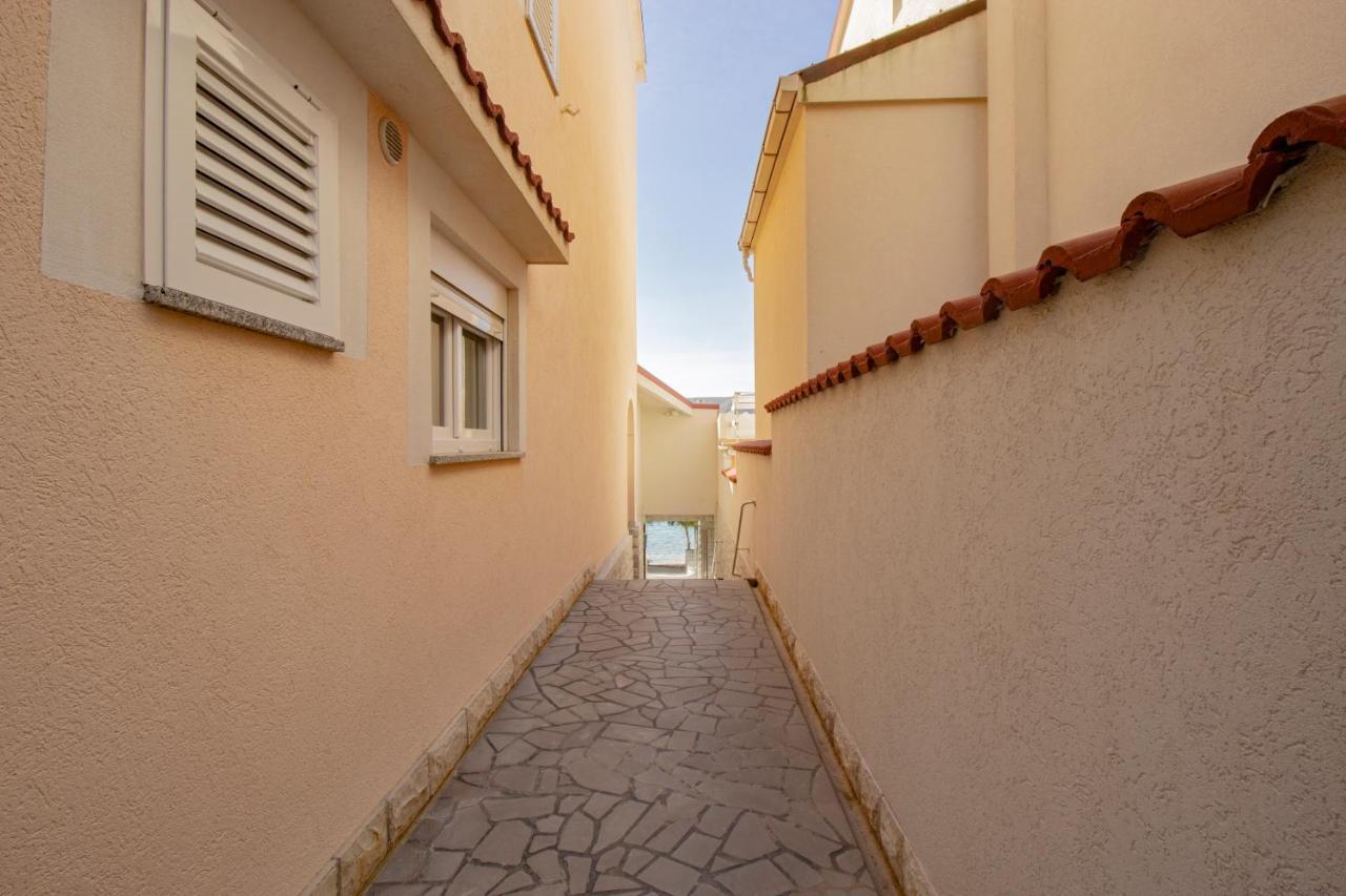 Apartments Galapagus privat beach&boat dock Metajna Extérieur photo